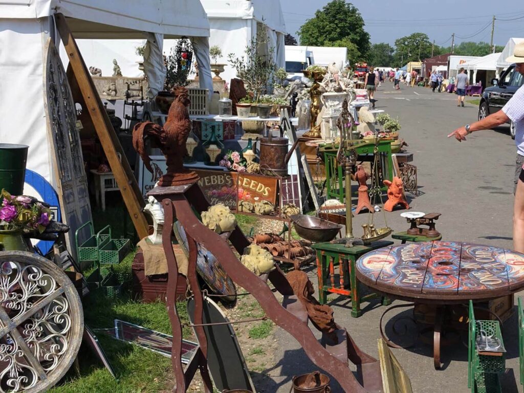 3 elephants antiques fairs